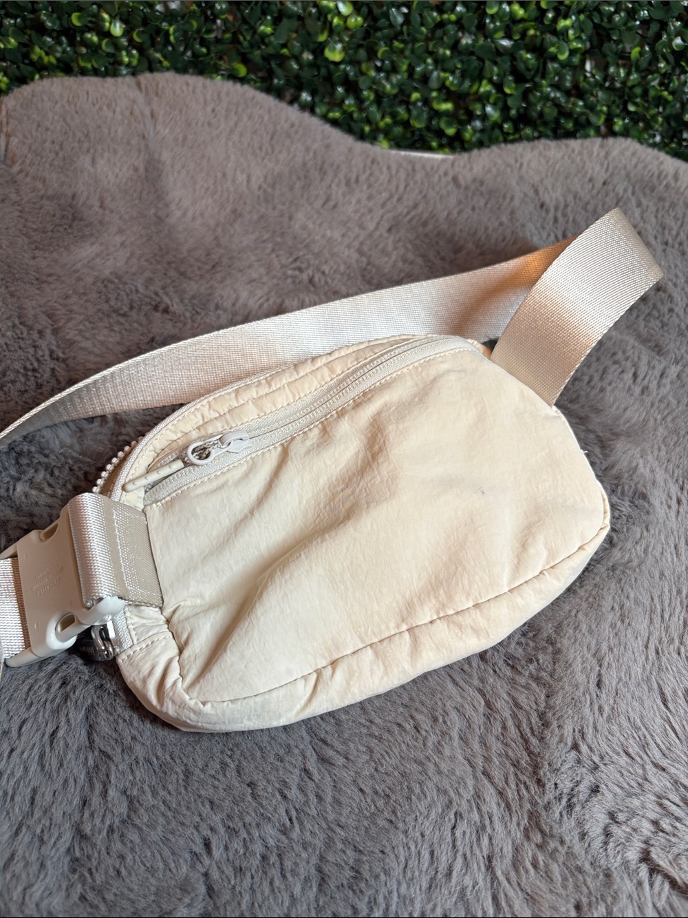 lululemon athletica Cream Crossbody Belt Bag - Picture 3 of 6